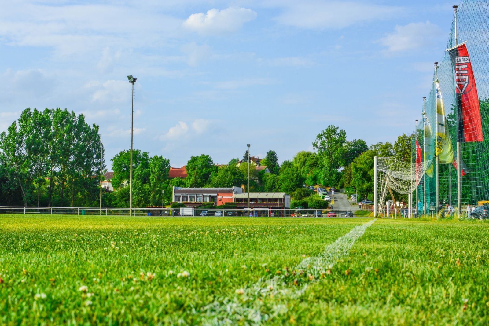 Mitglieder des TSV 08 Kulmbach auf der Hans-Rausch-Sportanlage im Katzbachtal