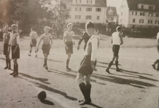 Unsere Fußballer beim Spiel auf dem Aschenplatz an der Bayreuther Straße