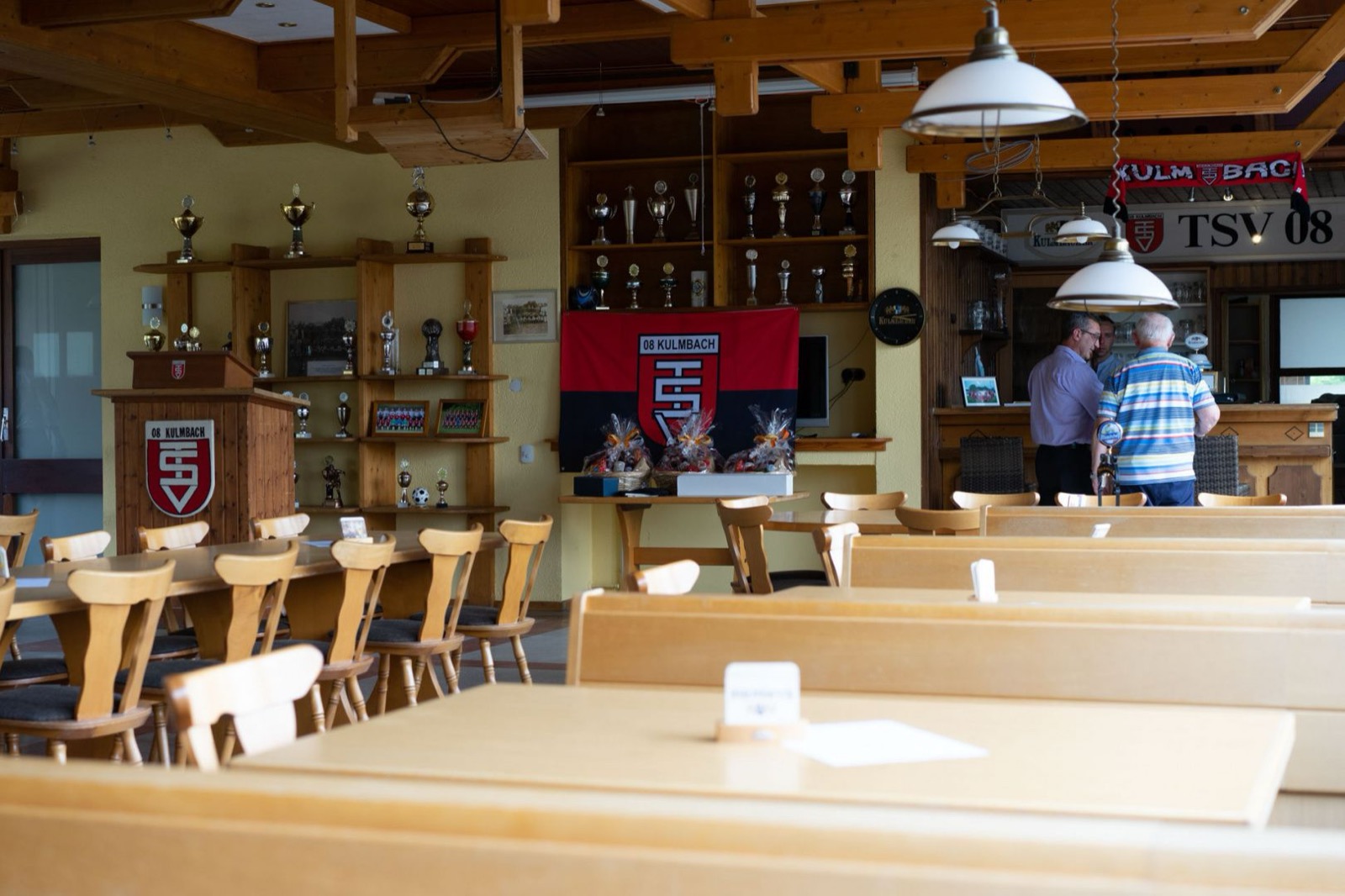 Innenansicht des Veranstaltungsraums im Sportheim