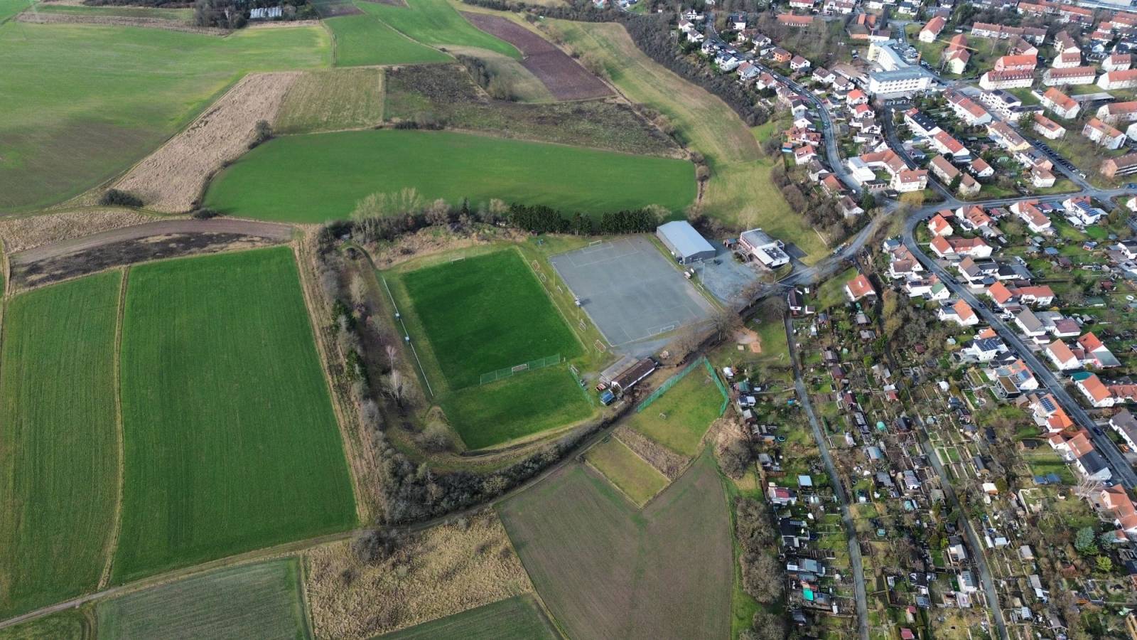 Luftaufnahme unserer Hans-Rausch-Sportanlage im Katzbachtal